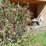 Les Cinq Chemins, Etape Et Sejour Inclusif Au Coeur Des Volcans D'auvergne *