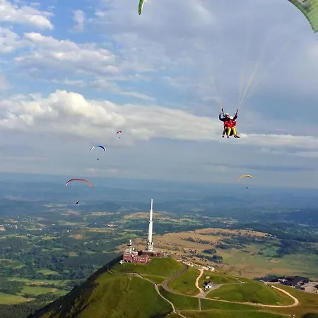 Les Cinq Chemins, Etape Et Sejour Inclusif Au Coeur Des Volcans D'auvergne アパート Mazaye
