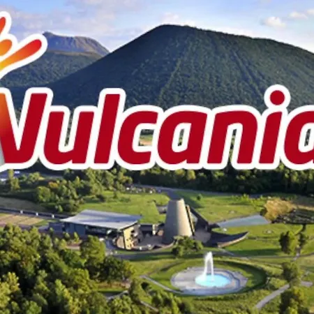 Les Cinq Chemins, Etape Et Sejour Inclusif Au Coeur Des Volcans D'auvergne アパート *