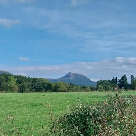 Les Cinq Chemins, Etape Et Inclusif Au Coeur Des Volcans D'auvergne Mazaye