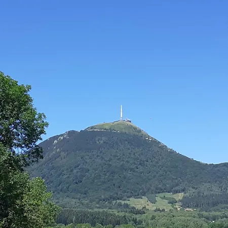 Les Cinq Chemins, Etape Et Sejour Inclusif Au Coeur Des Volcans D'auvergne * Mazaye