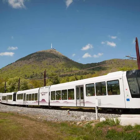 Les Cinq Chemins, Etape Et Inclusif Au Coeur Des Volcans D'auvergne * Mazaye